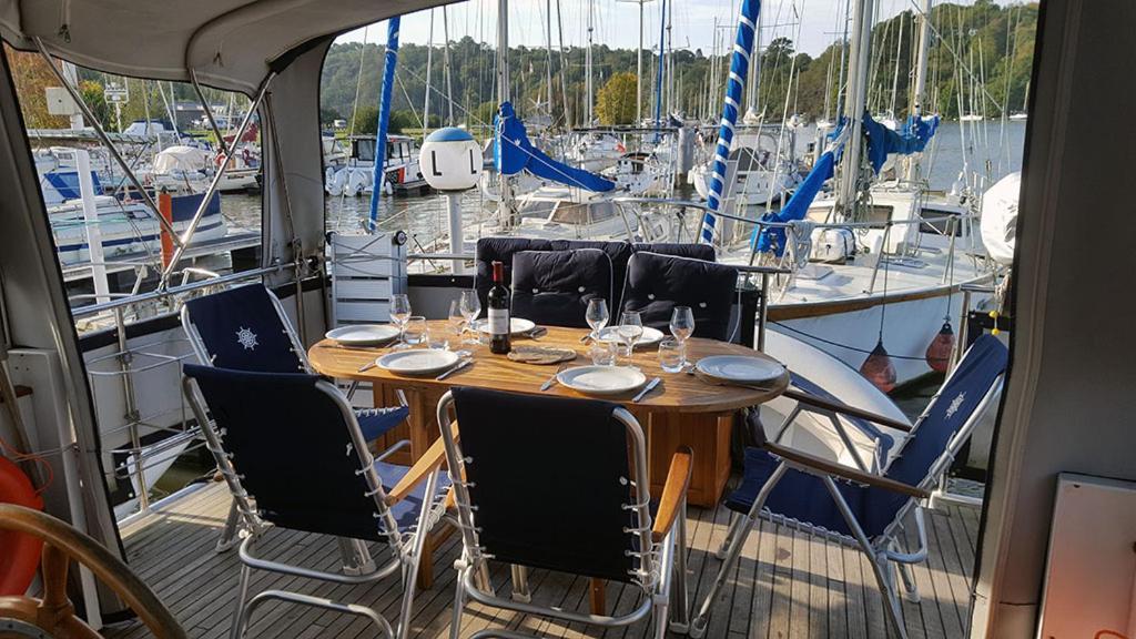 Vedette Hollandaise De 13 M Pour Sejour Insolite Hotel Nivillac Exterior photo